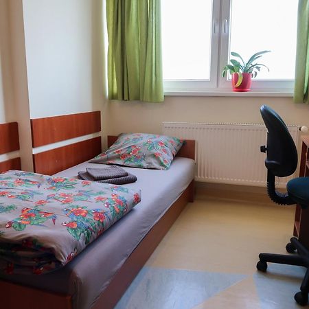Hostel Dom Studencki Raj Wrocław Zewnętrze zdjęcie