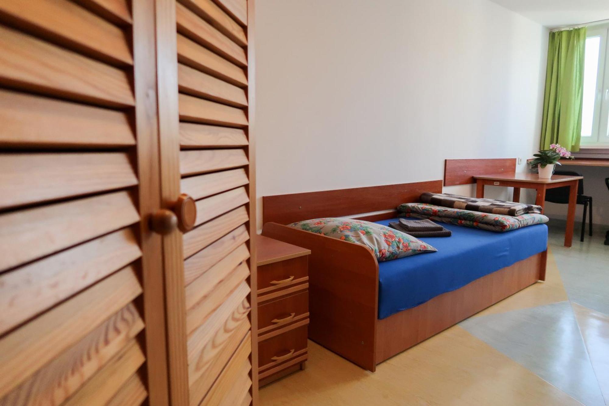 Hostel Dom Studencki Raj Wrocław Zewnętrze zdjęcie