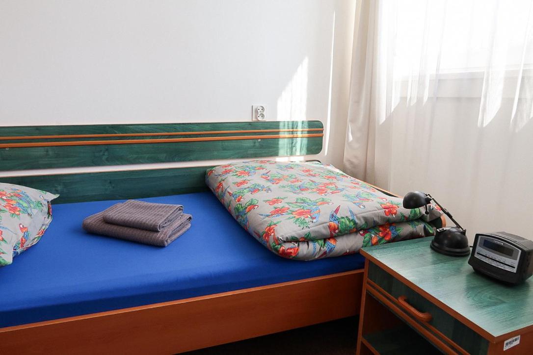 Hostel Dom Studencki Raj Wrocław Zewnętrze zdjęcie