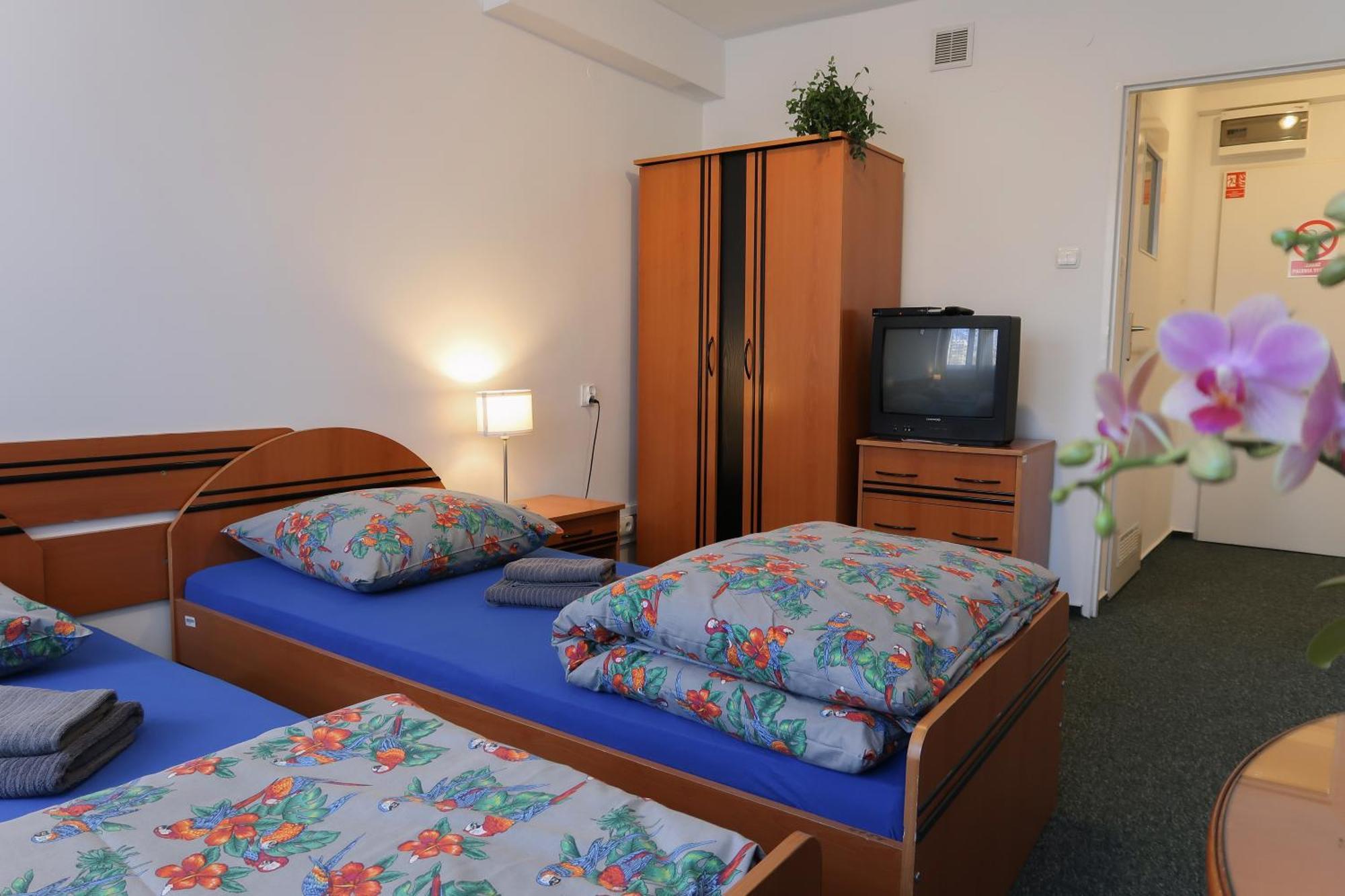 Hostel Dom Studencki Raj Wrocław Zewnętrze zdjęcie