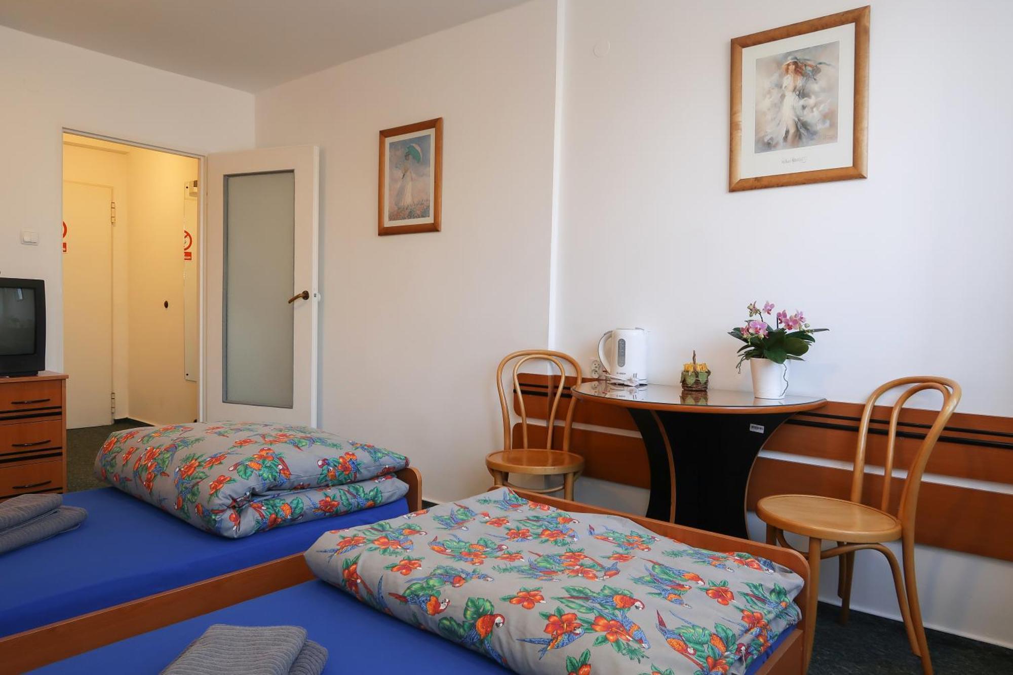 Hostel Dom Studencki Raj Wrocław Zewnętrze zdjęcie
