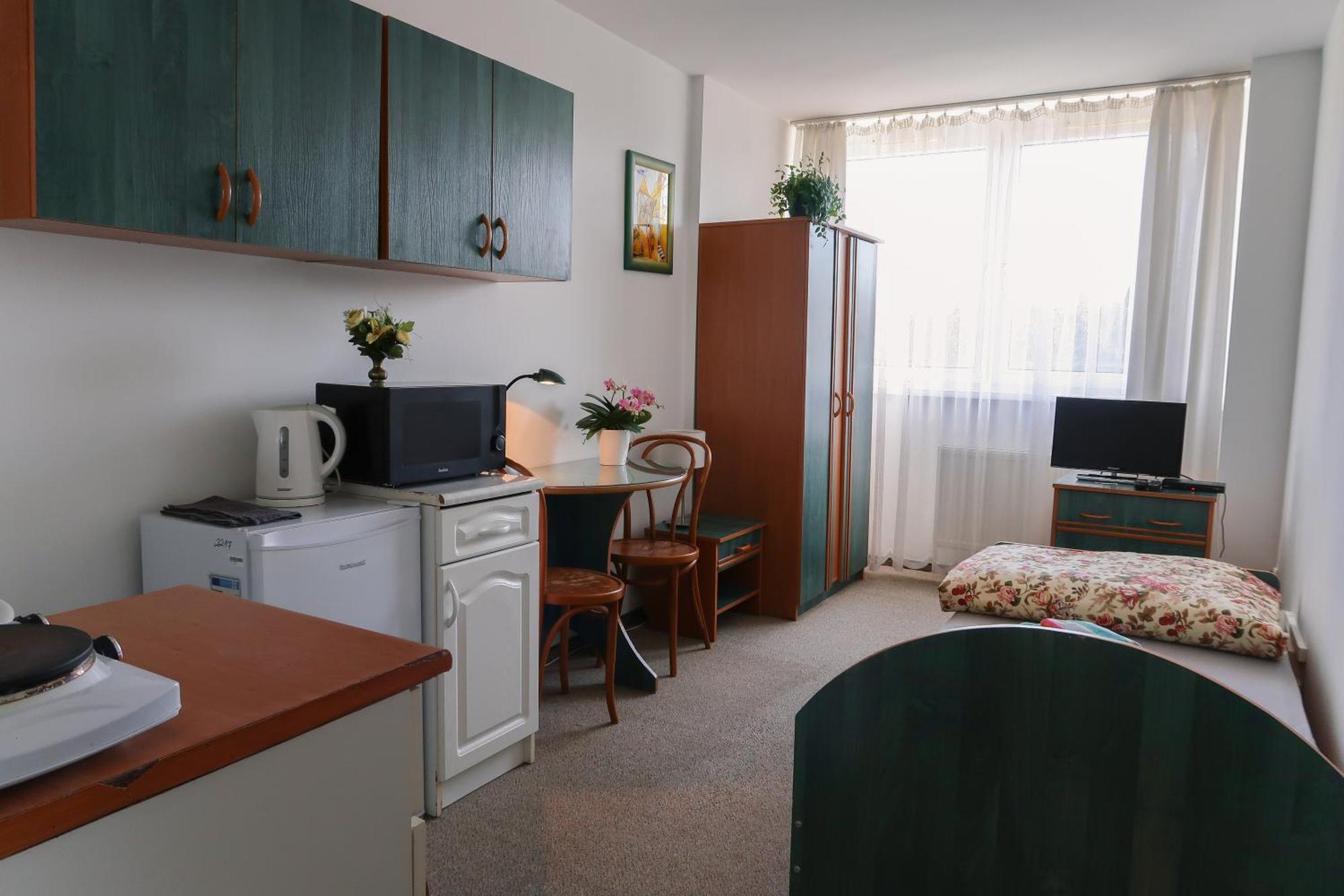 Hostel Dom Studencki Raj Wrocław Zewnętrze zdjęcie