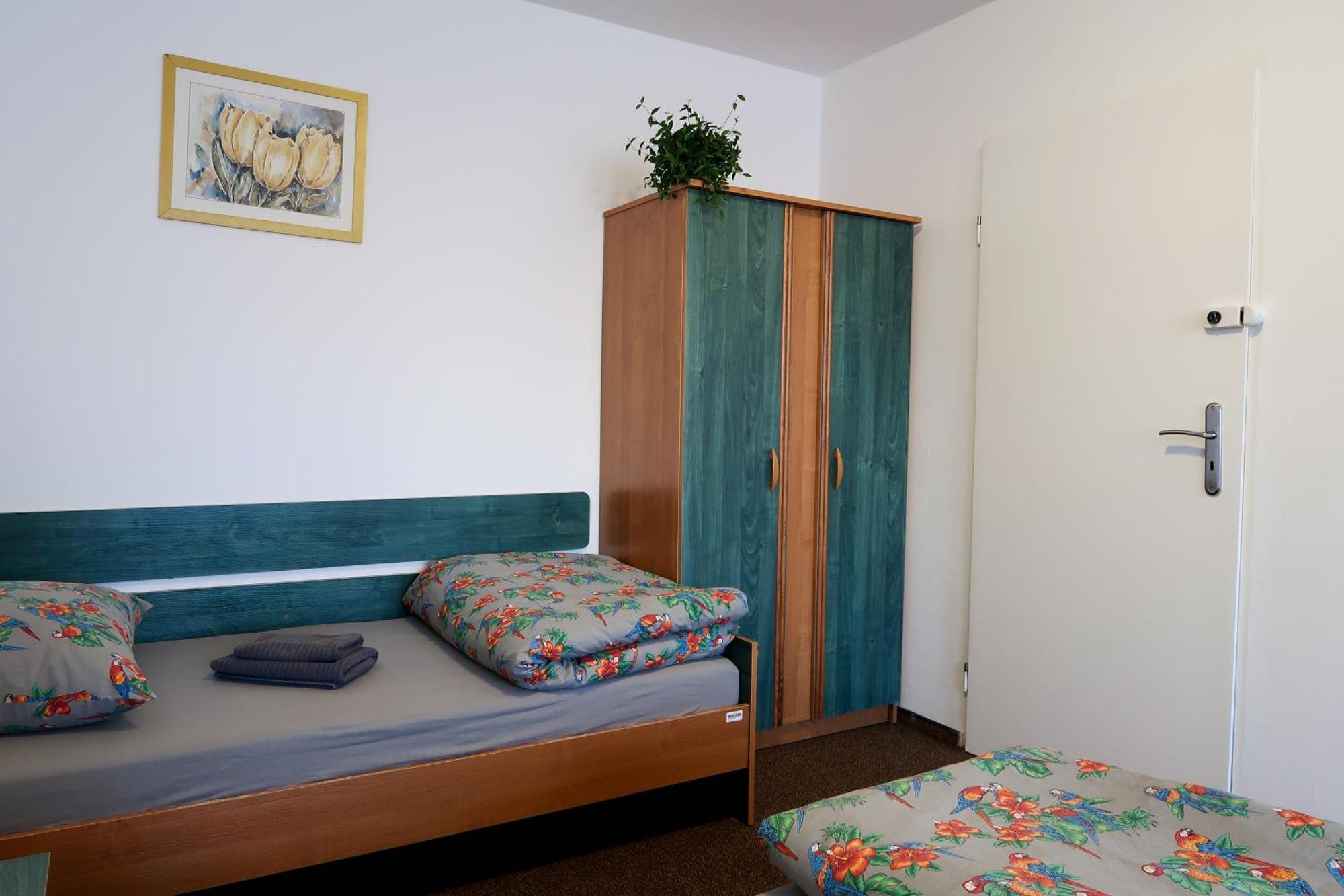 Hostel Dom Studencki Raj Wrocław Zewnętrze zdjęcie
