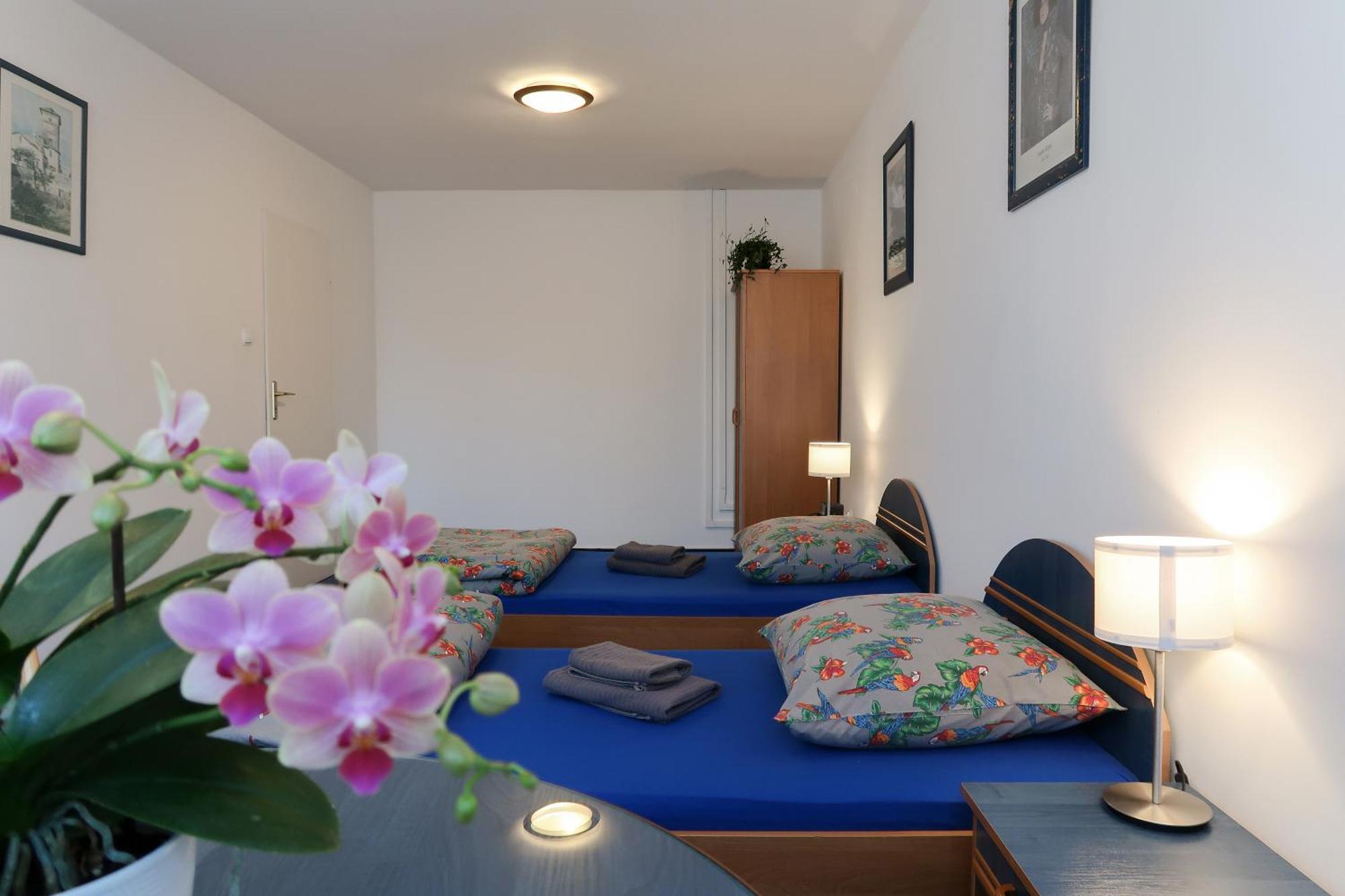 Hostel Dom Studencki Raj Wrocław Zewnętrze zdjęcie